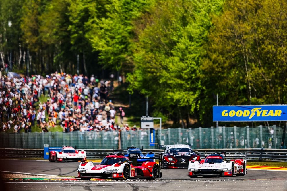 #5 Porsche Penske Motorsport Porsche 963: Matt Campbell, Michael Christensen, Frederic Makowiecki, #99 Proton Competition Porsche 963: Harry Tincknell, Neel Jani, Julien Andlauer