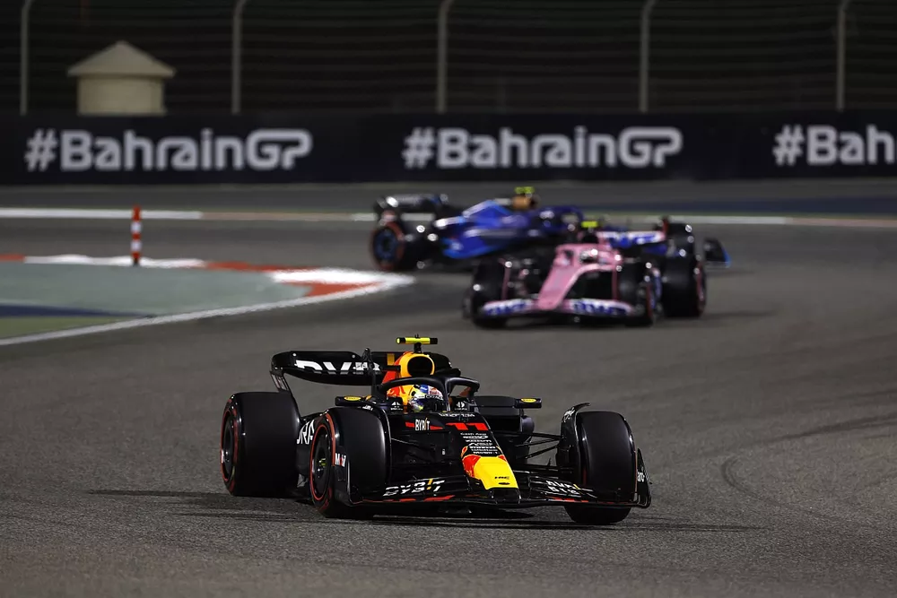 Sergio Perez, Red Bull Racing RB19, Pierre Gasly, Alpine A523