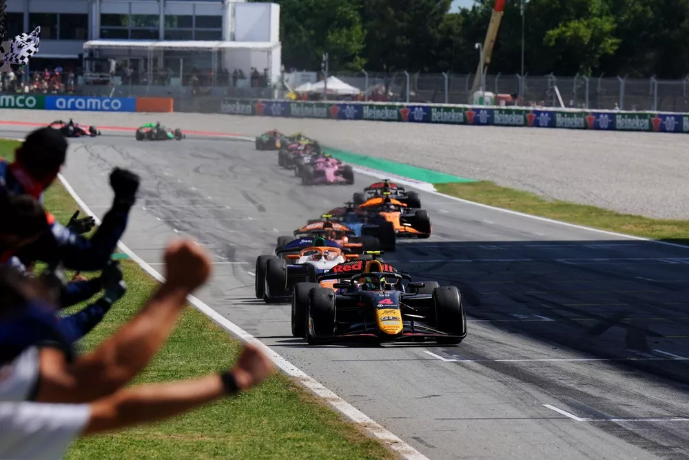 Race winner Lindblad, Campos Racing