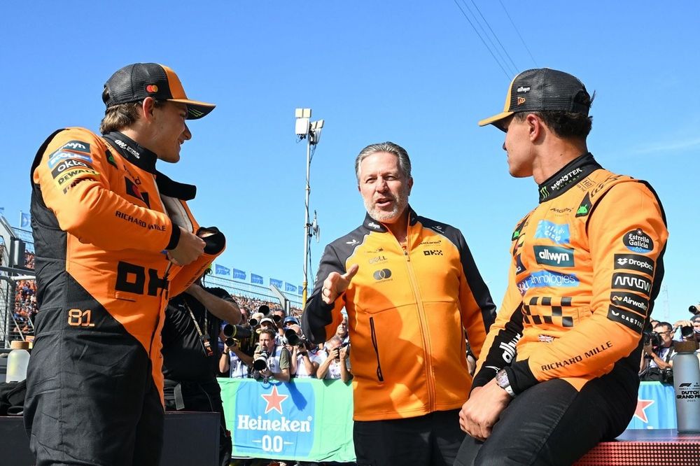 Lando Norris, McLaren, Oscar Piastri, McLaren, Zak Brown, McLaren
