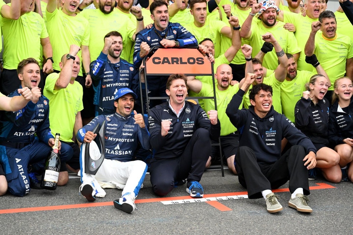 James Vowles eyes endurance race with Williams F1 duo Carlos Sainz and Alex Albon after GT3 test