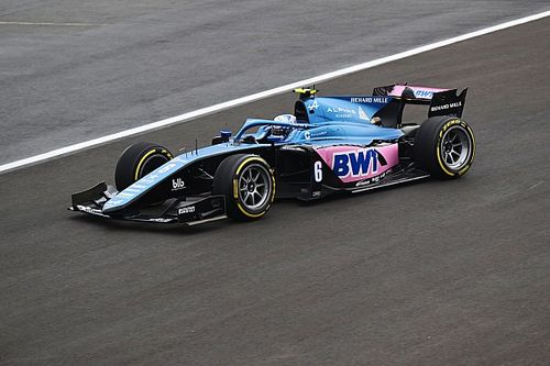 F2 Silverstone: Martins gana la pole en una clasificación recortada