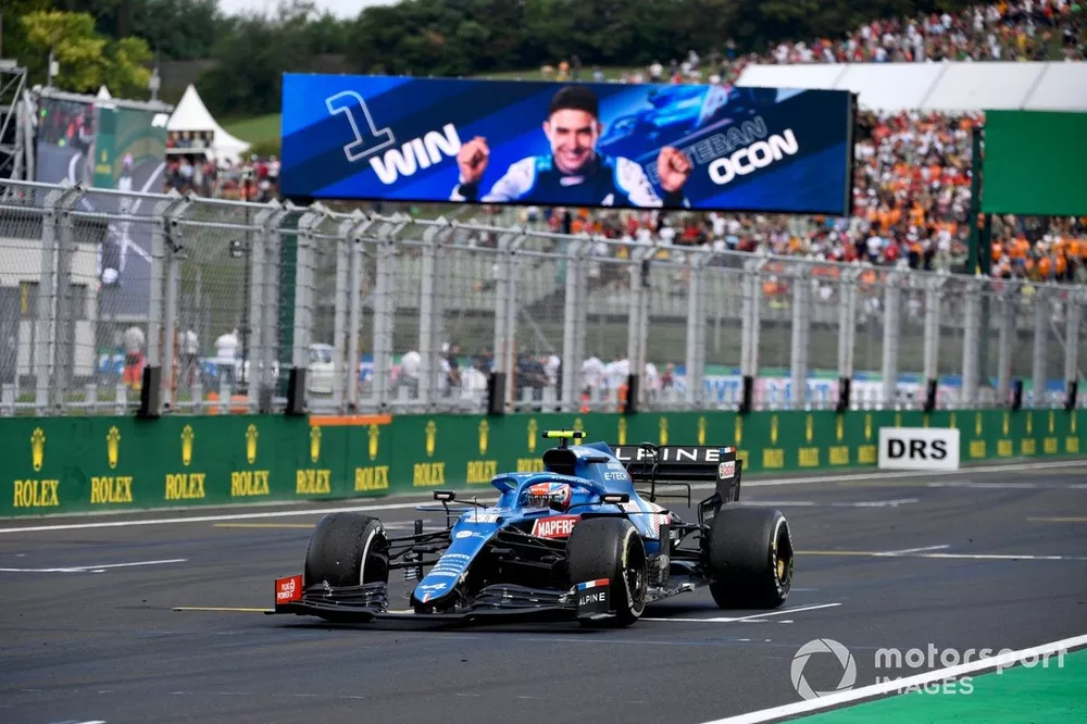 Esteban Ocon, Alpine A521, 1st position, takes victory