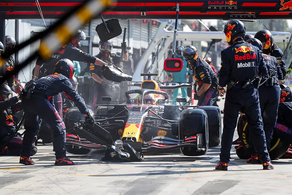 Max Verstappen, Red Bull Racing RB16B, in the pits
