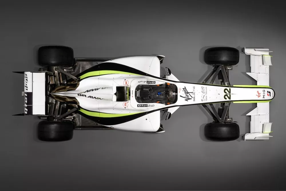 伝説的F1シーズン制したジェンソン・バトン所有のブラウンGP 001が