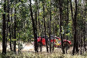 Loeb liderem, wypadek Goczała