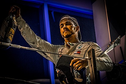 Hamilton, genç pilotların gelişimine yardımcı olmak istiyor