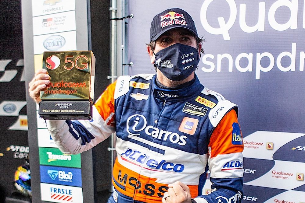 Cac&aacute; Bueno comemora pole position em Goi&acirc;nia