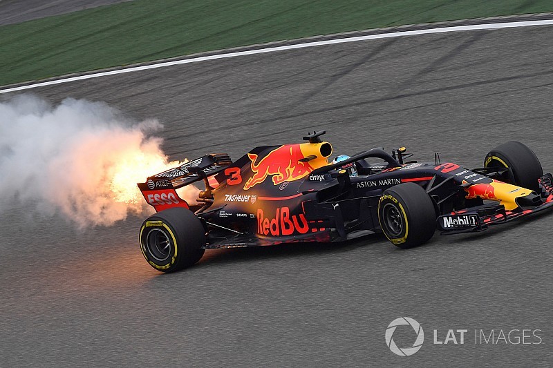 Red Bull: Üst üste ikinci kez motor sorunu yaşıyoruz
