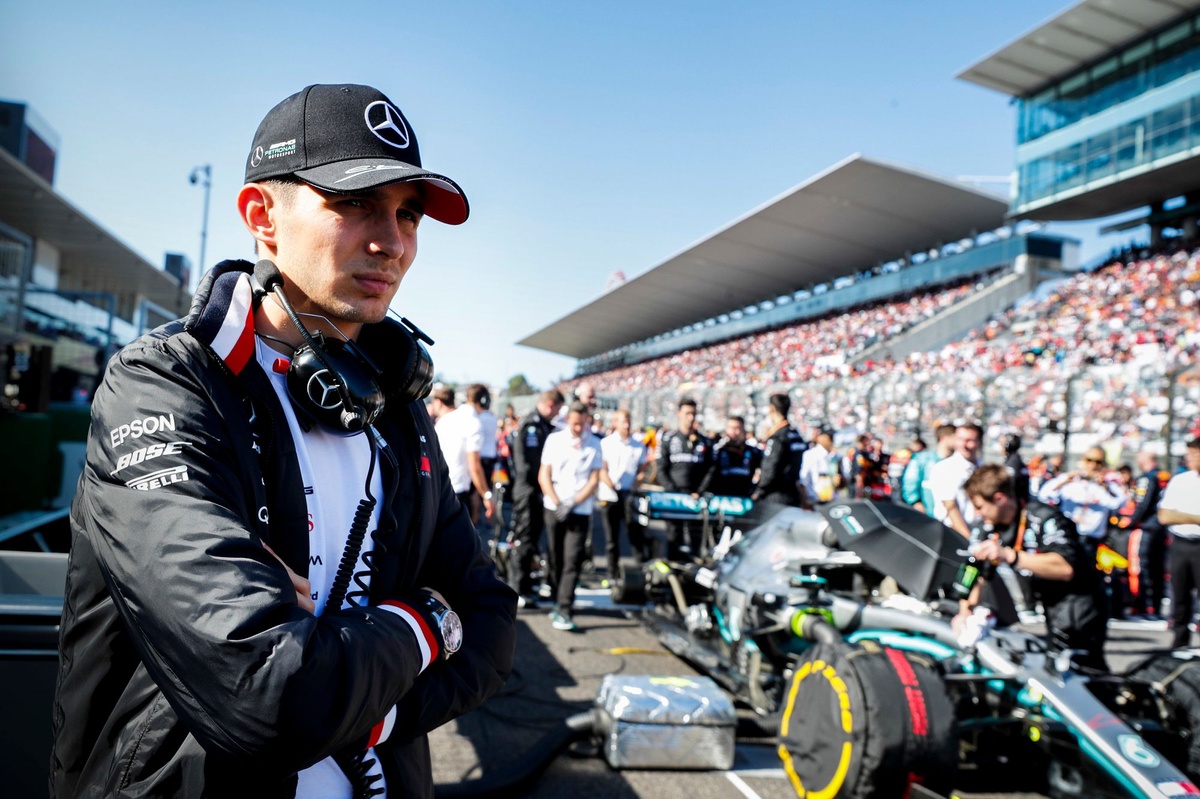 "Je suis retourné dans ma voiture et j'ai pleuré" : Ocon revient sur son année loin de la F1