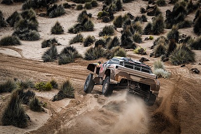 Dakar Stage 8: Peterhansel tercepat, Sainz masih memimpin