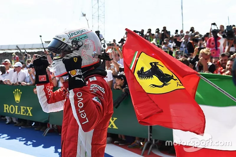 Il vincitore della gara Sebastian Vettel, Ferrari, festeggia nel parco chiuso