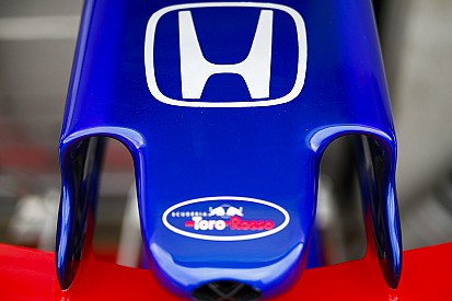 Red Bull заверила, что не станет жертвовать Toro Rosso ради прогресса Honda