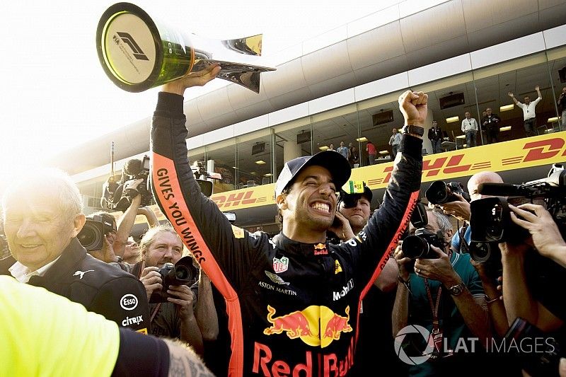 Race winner Daniel Ricciardo, Red Bull Racing celebrates with his team