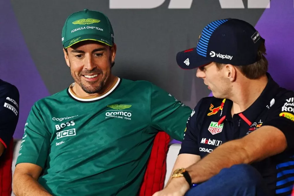 Lewis Hamilton, Mercedes-AMG, Alex Albon, Williams Racing, Fernando Alonso, Aston Martin F1 Team, Max Verstappen, Red Bull Racing 