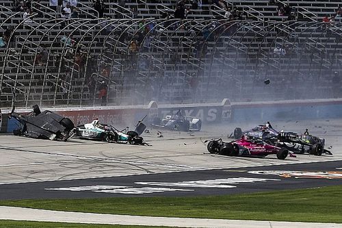 VIDEO: el accidentado arranque del domingo de IndyCar en Texas