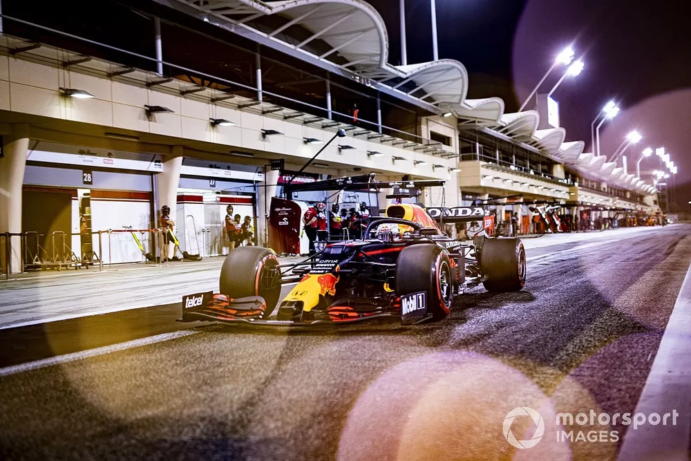 Max Verstappen, Red Bull Racing RB16B 