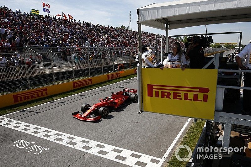 Sebastian Vettel, Ferrari SF90, 2ª posición, toma la bandera a cuadros, primero en la carretera