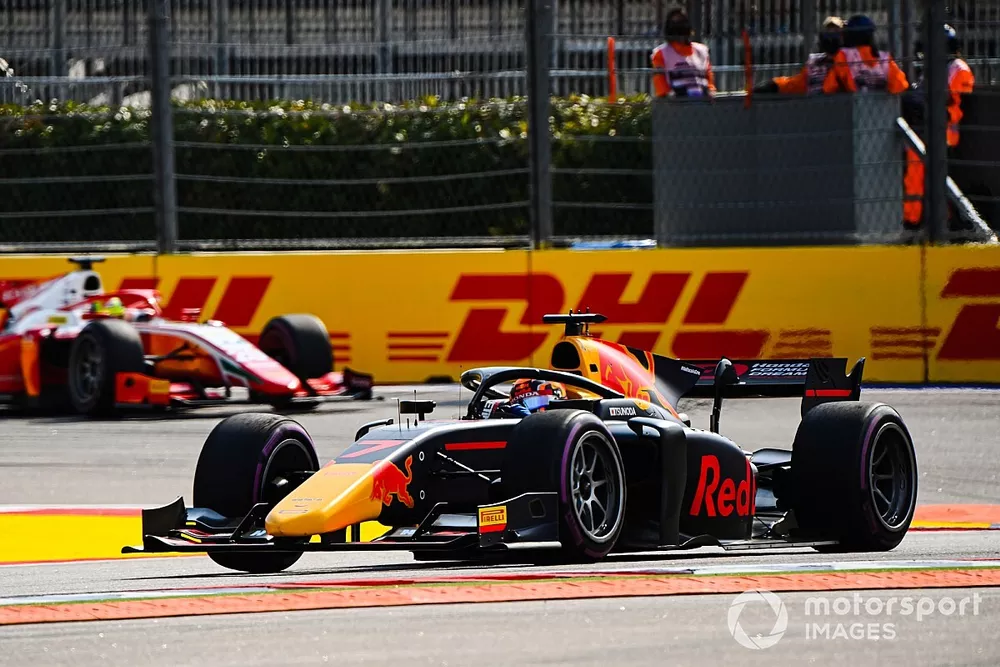 Yuki Tsunoda, Carlin On track