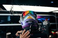 F1: Hamilton traz pintura contra a homofobia para o GP do Catar e pede escrutínio maior sobre direitos humanos