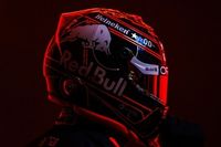 F1: Verstappen mostra capacete especial para celebrar corridas em casa