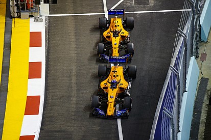 Alonso varázsolt Szingapúrban: legjobb a legjobbak mögött a McLarennel