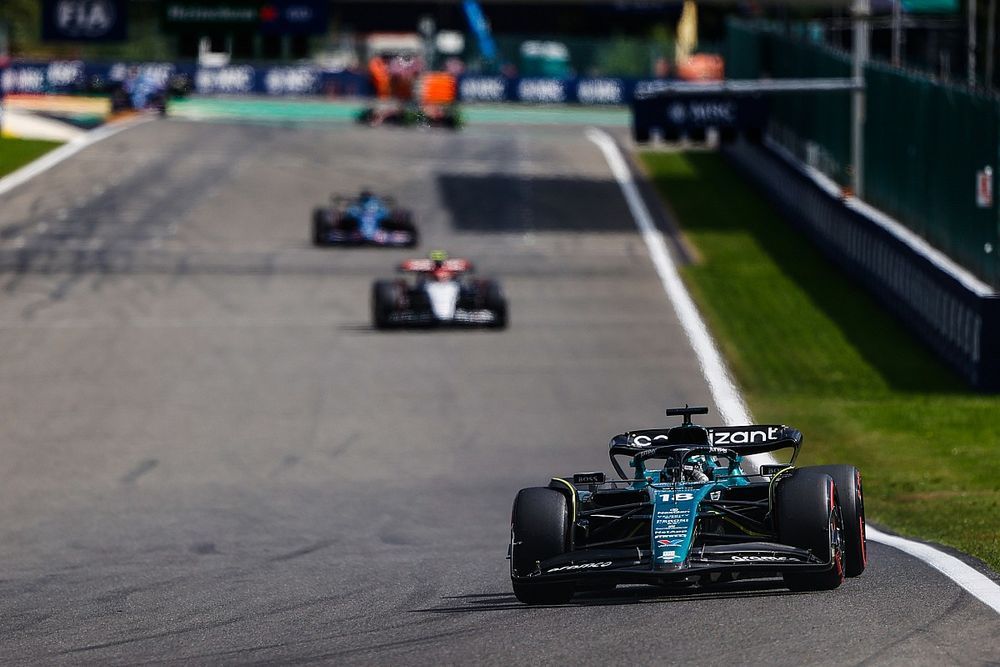 Lance Stroll, Aston Martin AMR23, Yuki Tsunoda, AlphaTauri AT04