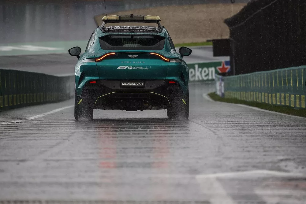 Aston Martin medical Safety Car 