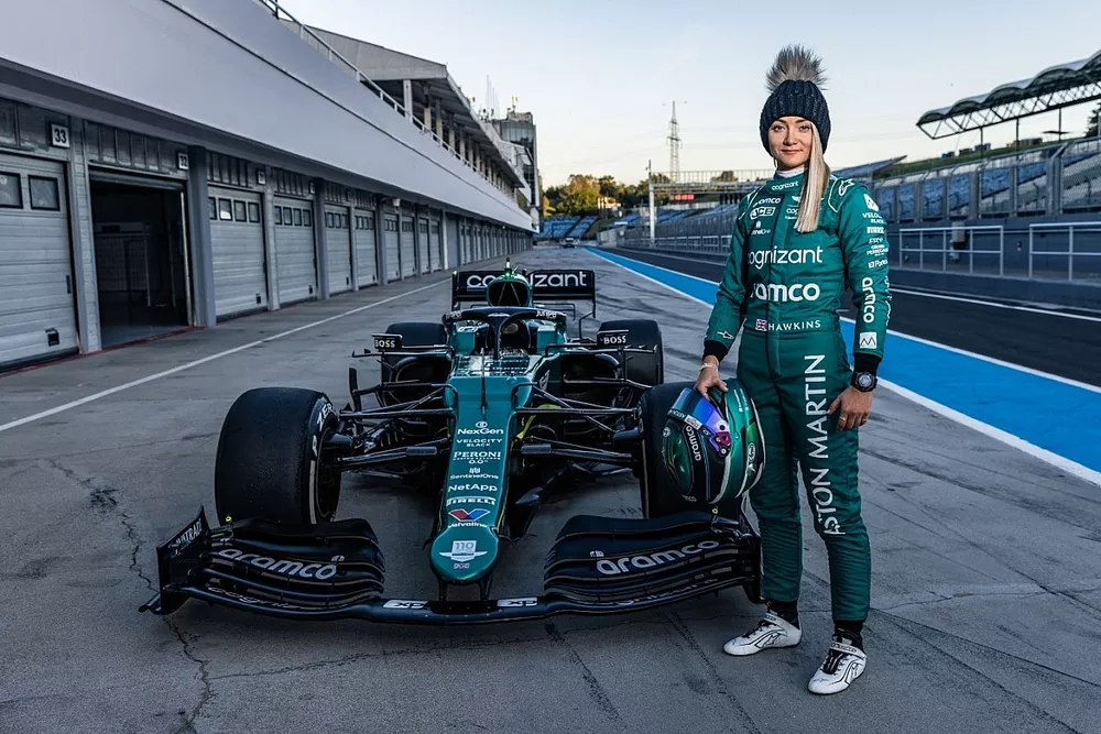 Jessi Hawkins, test con el Aston Martin F1 de 2021