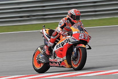 MotoGP, Sepang, Libere 4: Marquez prima della pioggia. Vinales è secondo ma cade
