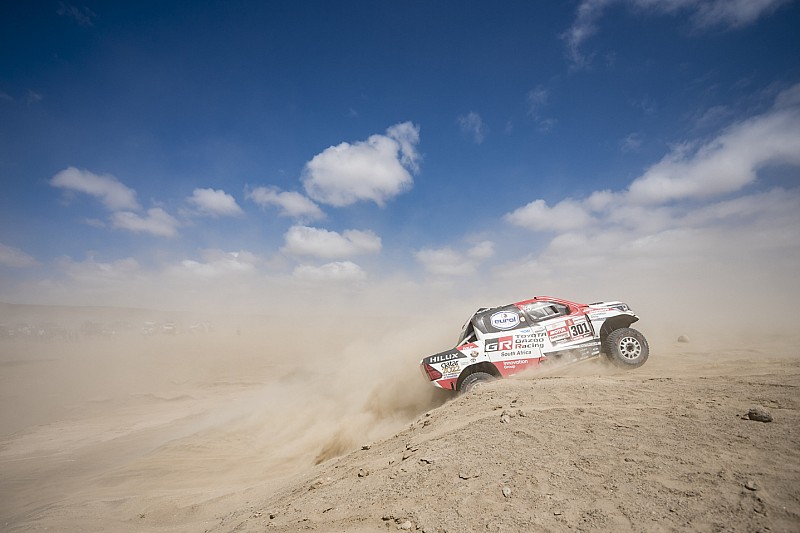 Al Attiyah acaricia su tercer Dakar: