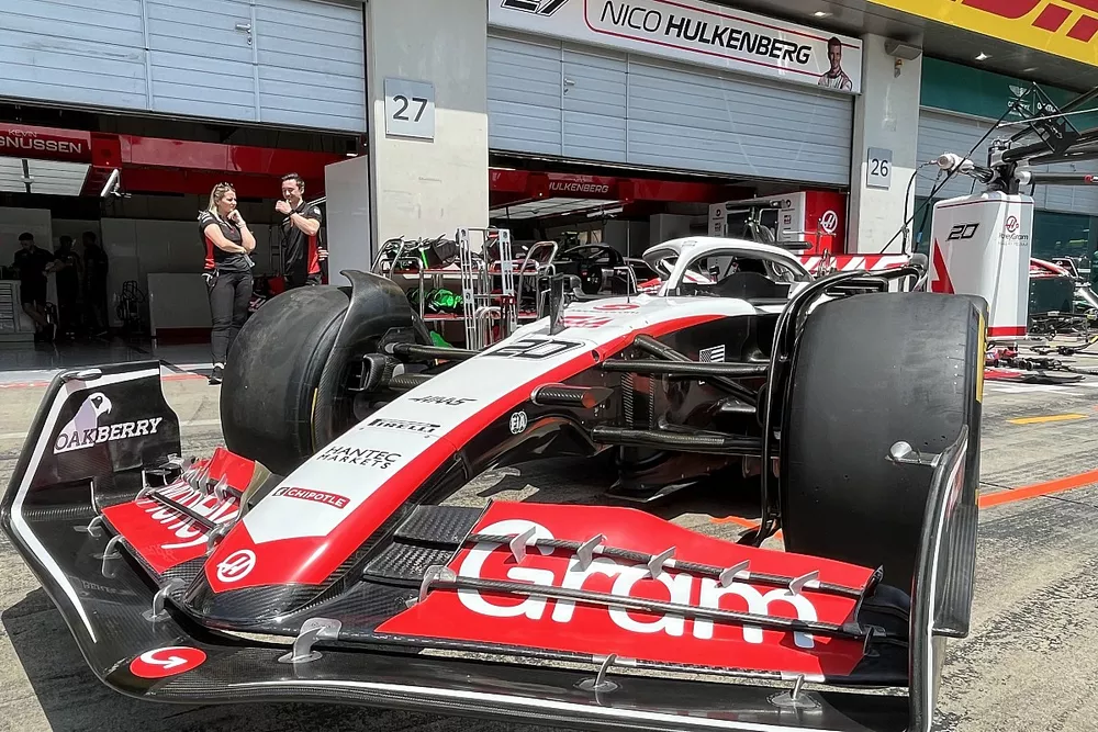 Haas VF-23 detalle del aler&oacute;n delantero
