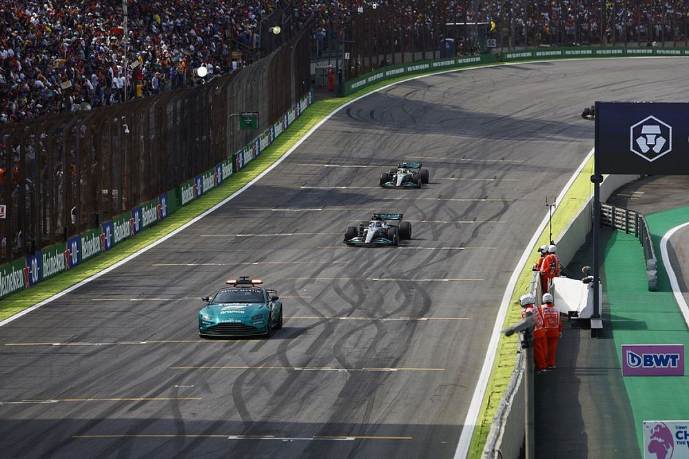 The Safety Car George Russell, Mercedes W13, Lewis Hamilton, Mercedes W13