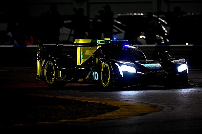 24 Ore di Daytona, 16° ora: Alonso al comando dopo uno stint sensazionale sul bagnato!