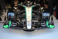 Mercedes abandona su polémico alerón delantero para corregir el rumbo del W15