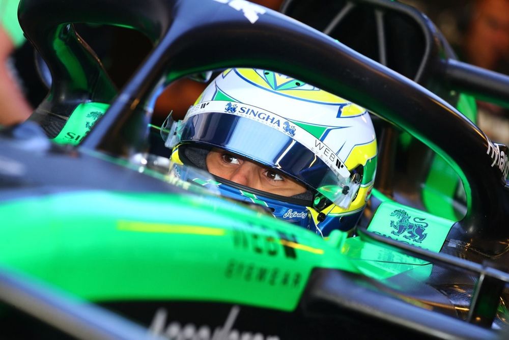Gabriel Bortoleto nos testes pós-temporada em Abu Dhabi com a Sauber