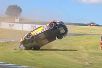 VÍDEO: Classificação da Porsche Cup no Velocitta é interrompida após acidente assustador
