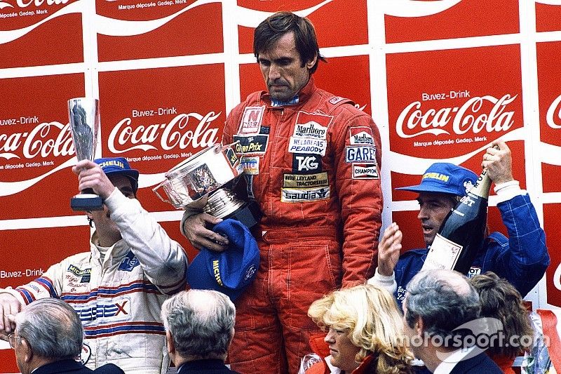 Podio: ganador de la carrera Carlos Reutemann, Williams, segundo lugar Jacques Laffite, Talbot Ligier Matra, tercer lugar Nigel Mansell, Team Lotus
