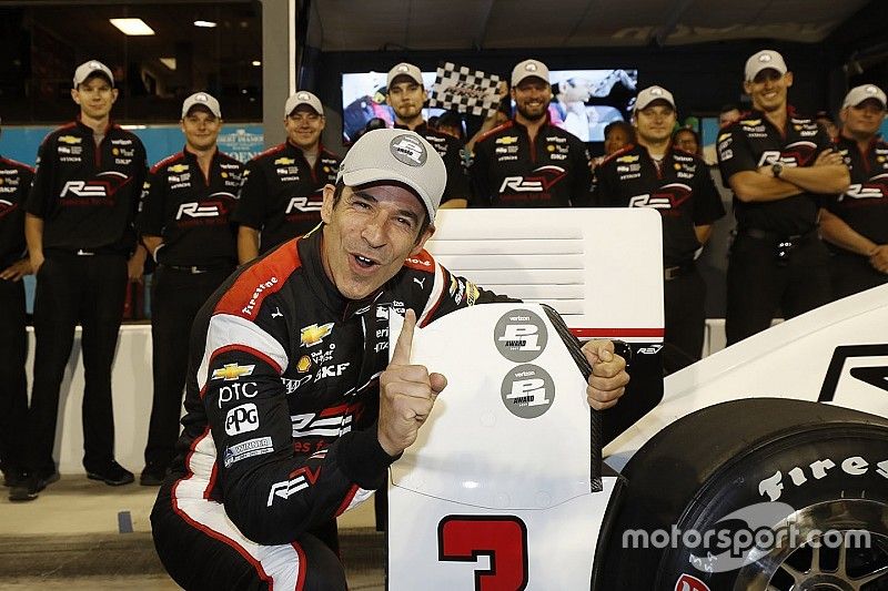 Pole sitter Helio Castroneves, Team Penske Chevrolet