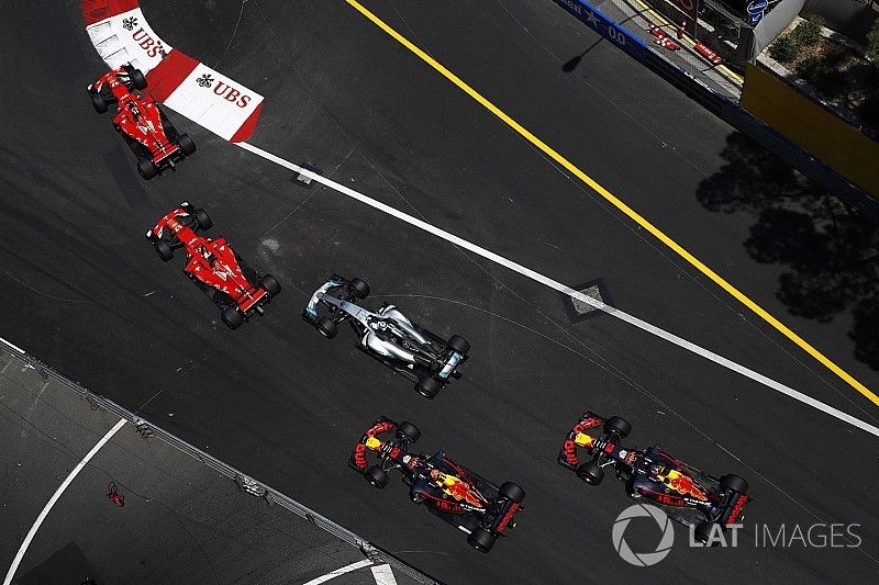 Start: Kimi Raikkonen, Ferrari SF70H, Sebastian Vettel, Ferrari SF70H, Valtteri Bottas, Mercedes AMG F1 W08