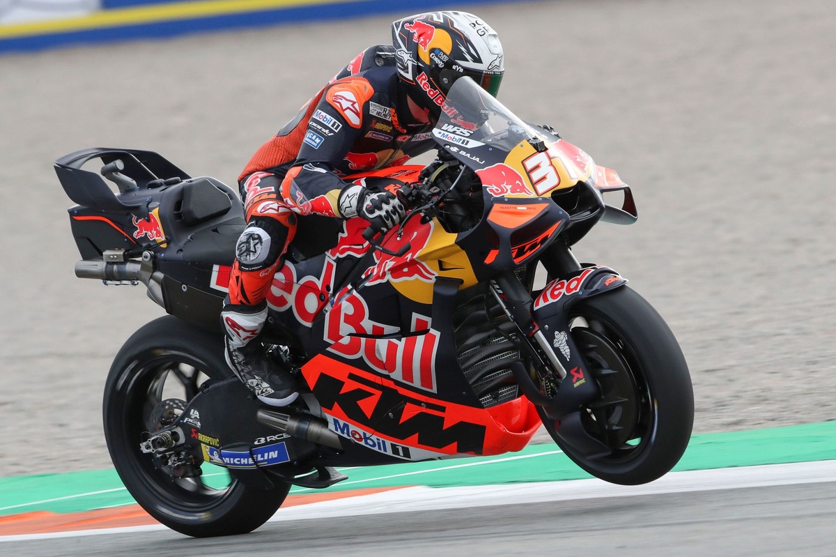 Pedro Acosta leader prudent après les premiers essais