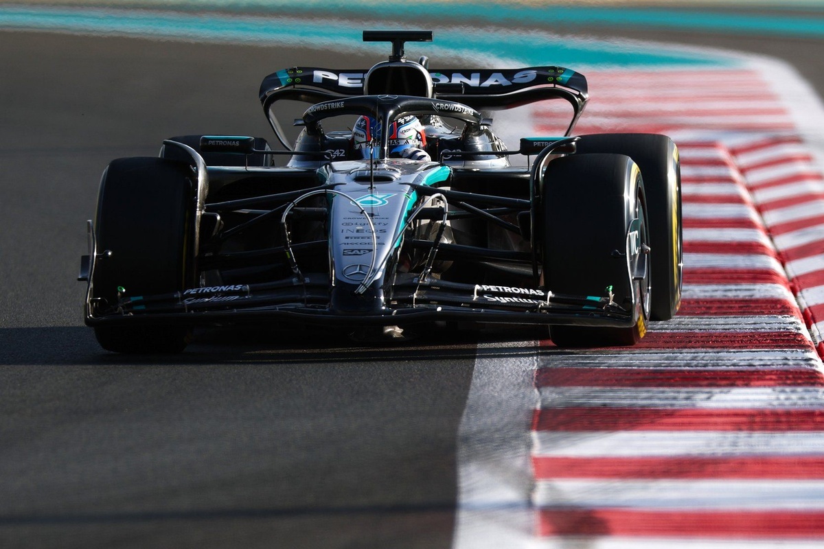 F1 | Test Abu Dhabi: Antonelli il più rapido con la mule car 2026, Crawford svetta tra i rookie