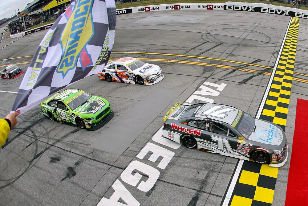 Andy Jankowiak beats Cleetus McFarland and Gus Dean to the finish line 