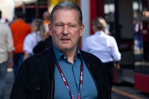 F1 - Jos Verstappen responde pai de Pérez sobre 'falta de igualdade' na Red Bull: "Que idiota"