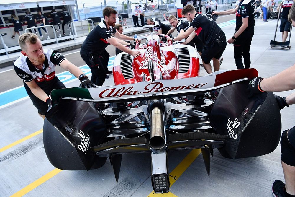 Valtteri Bottas, Alfa Romeo C42, is returned to the garage