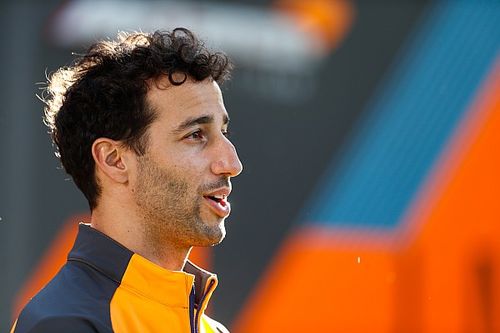 McLaren avisa de que Ricciardo "no cumple con las expectativas"