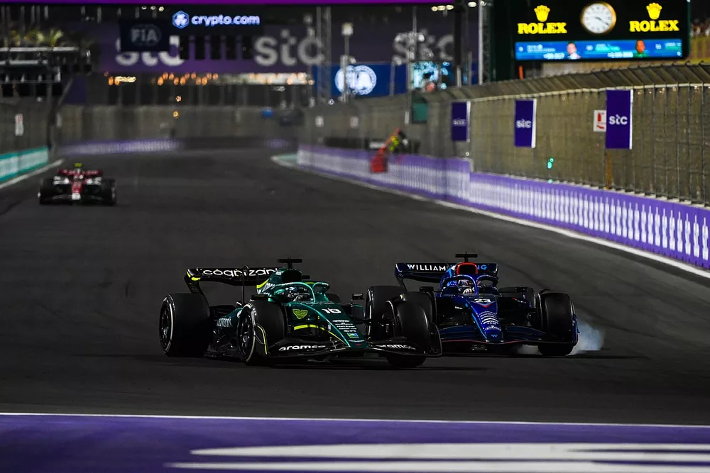 Lance Stroll, Aston Martin AMR22, battles with Alex Albon, Williams FW44