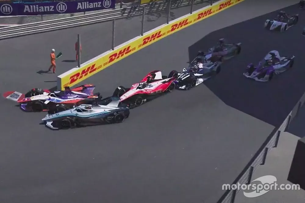 Acci&oacute;n en pista
