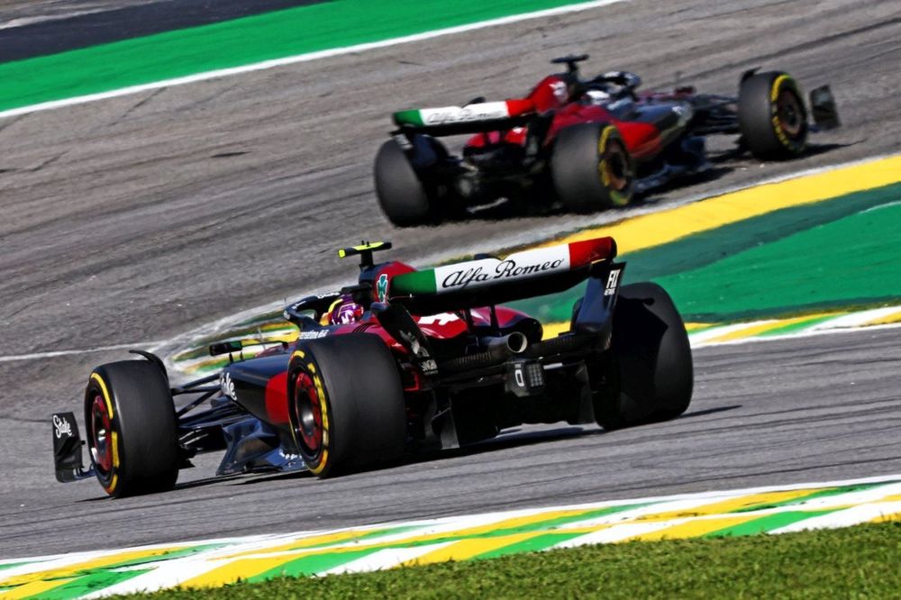 Zhou Guanyu, Alfa Romeo C43, Valtteri Bottas, Alfa Romeo C43