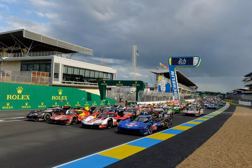 Foto grupal de las 24 Horas de Le Mans 2024